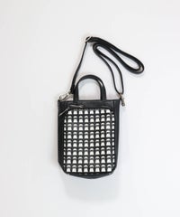 カードポケット付きショルダーバッグ(ブラック)前