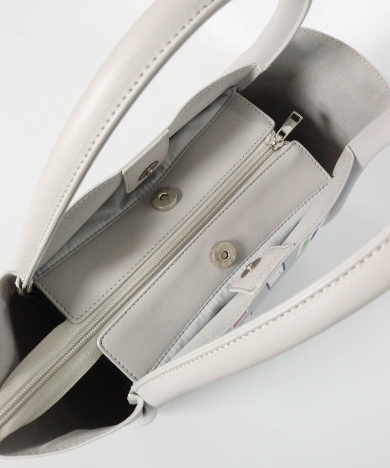 ジッパー閉め時のバッグ内部（ライトグレー）