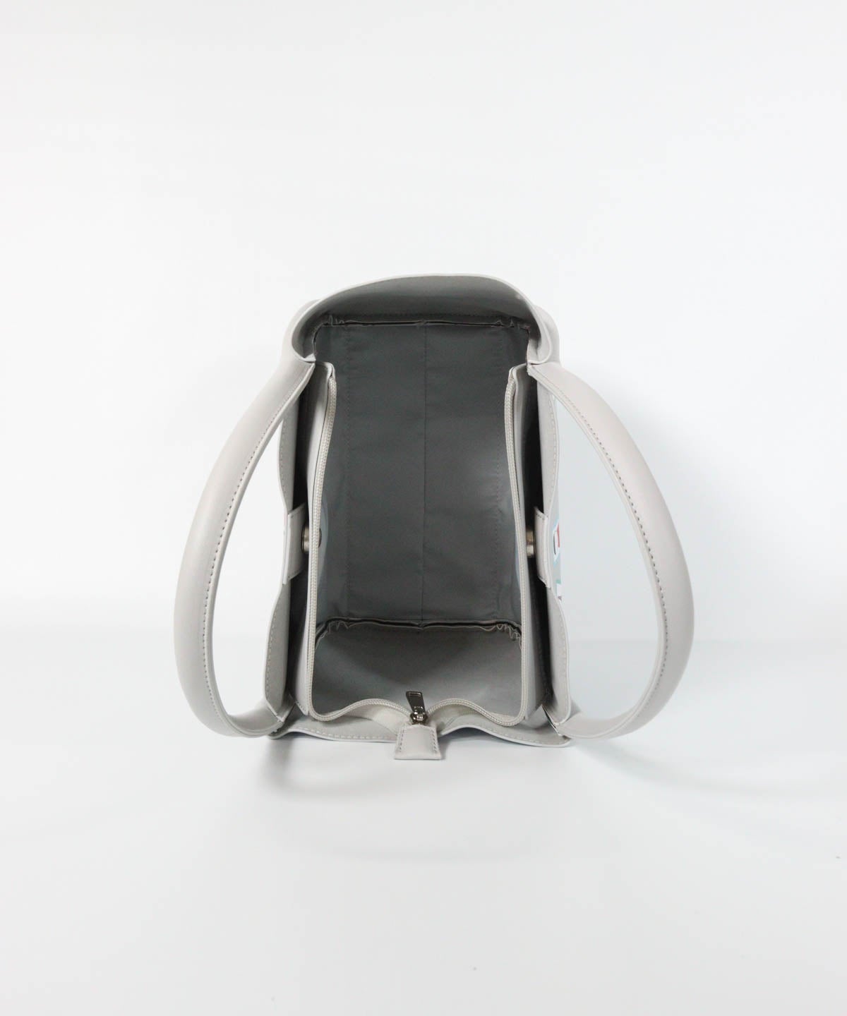 バッグ開き内部（ライトグレー）