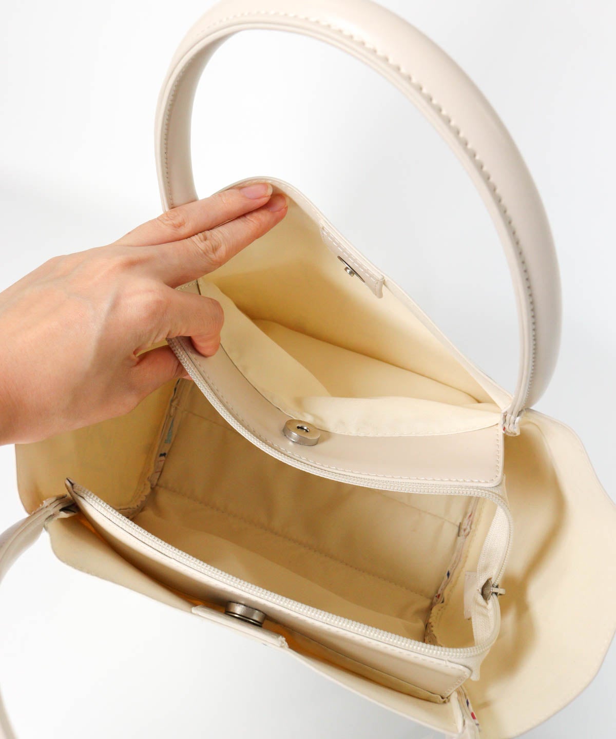 バッグ開き内部（ベージュ）