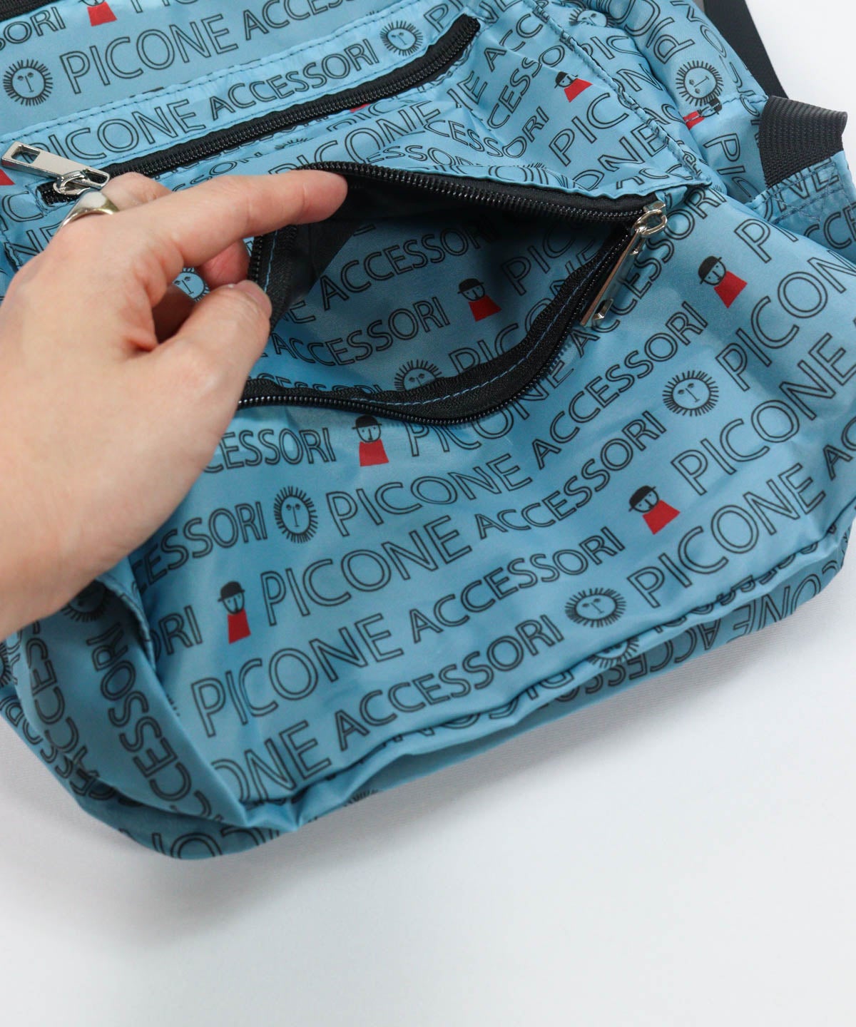 上ポケット開きイメージ（ブルー）