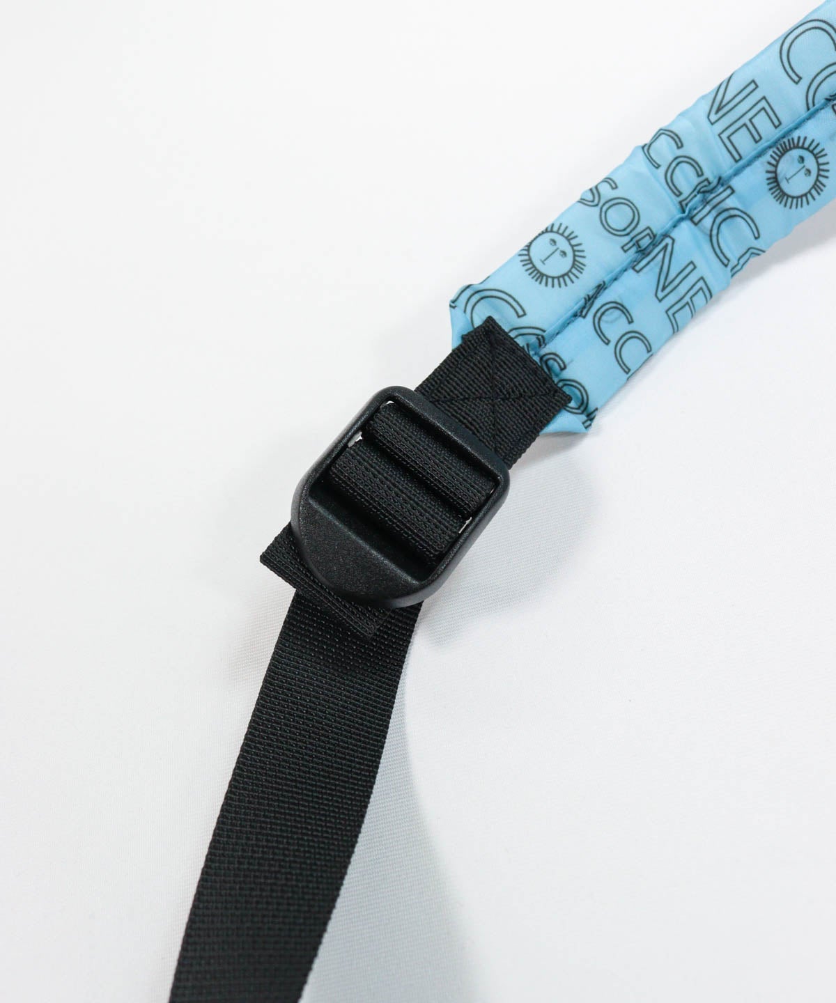 ストラップ部分（ブルー）