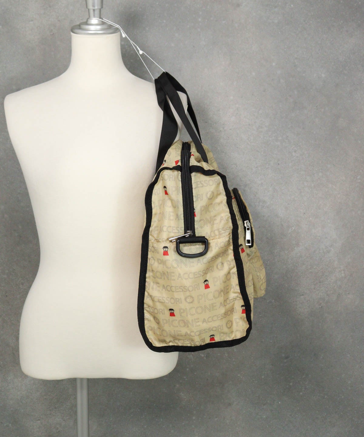 バッグ肩掛けイメージ（ベージュ）