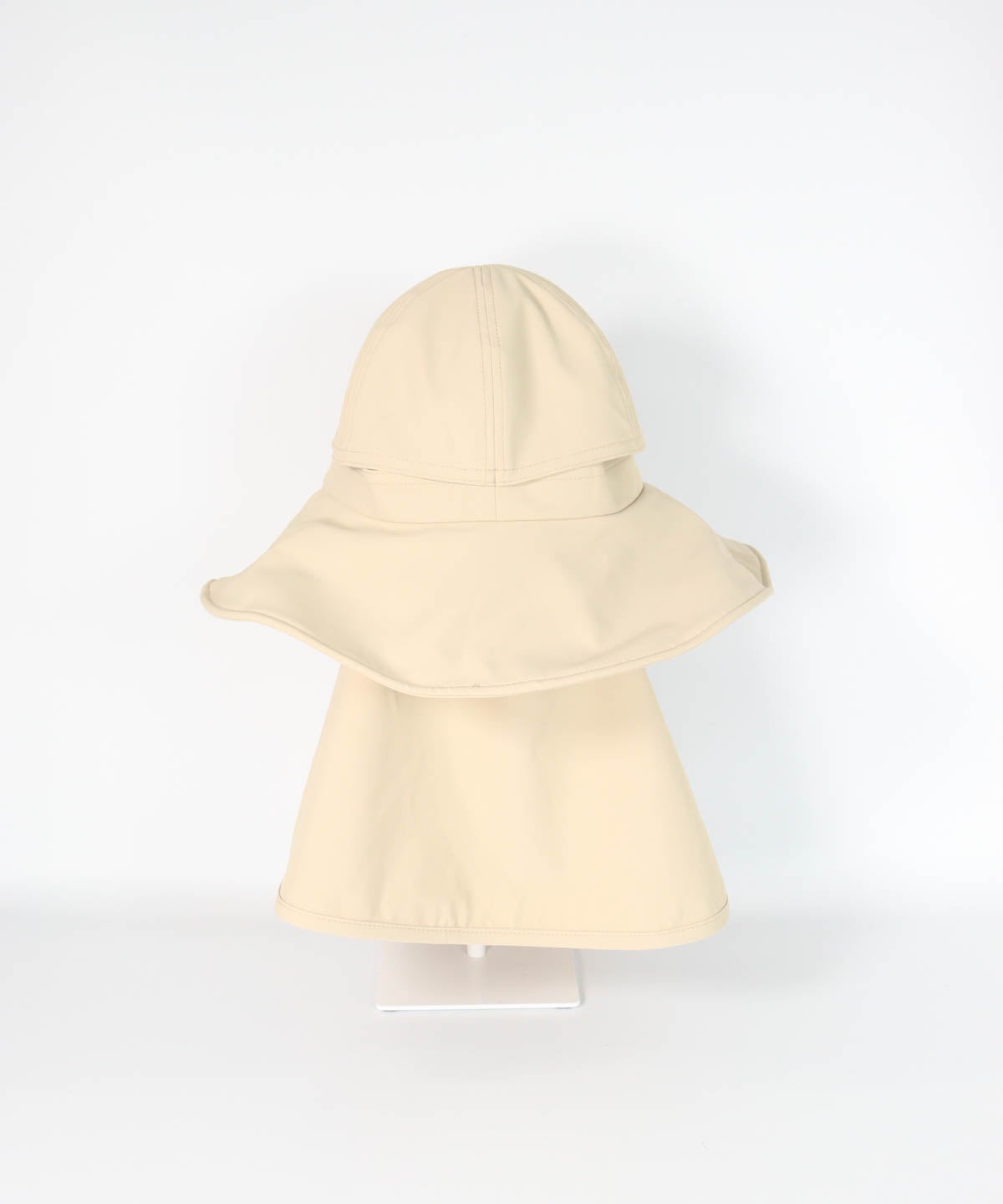サンシェード付ハット（ベージュ）後ろ