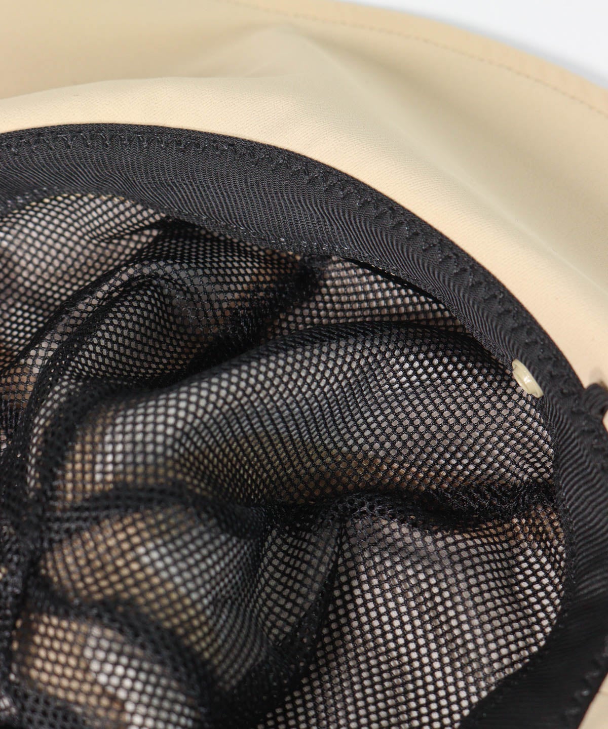 ハット内部・メッシュ生地（ベージュ）
