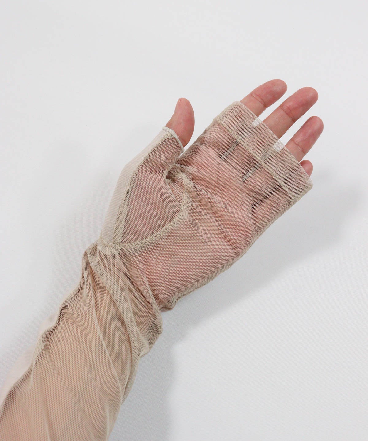 着用イメージ手のひら側(ベージュ)