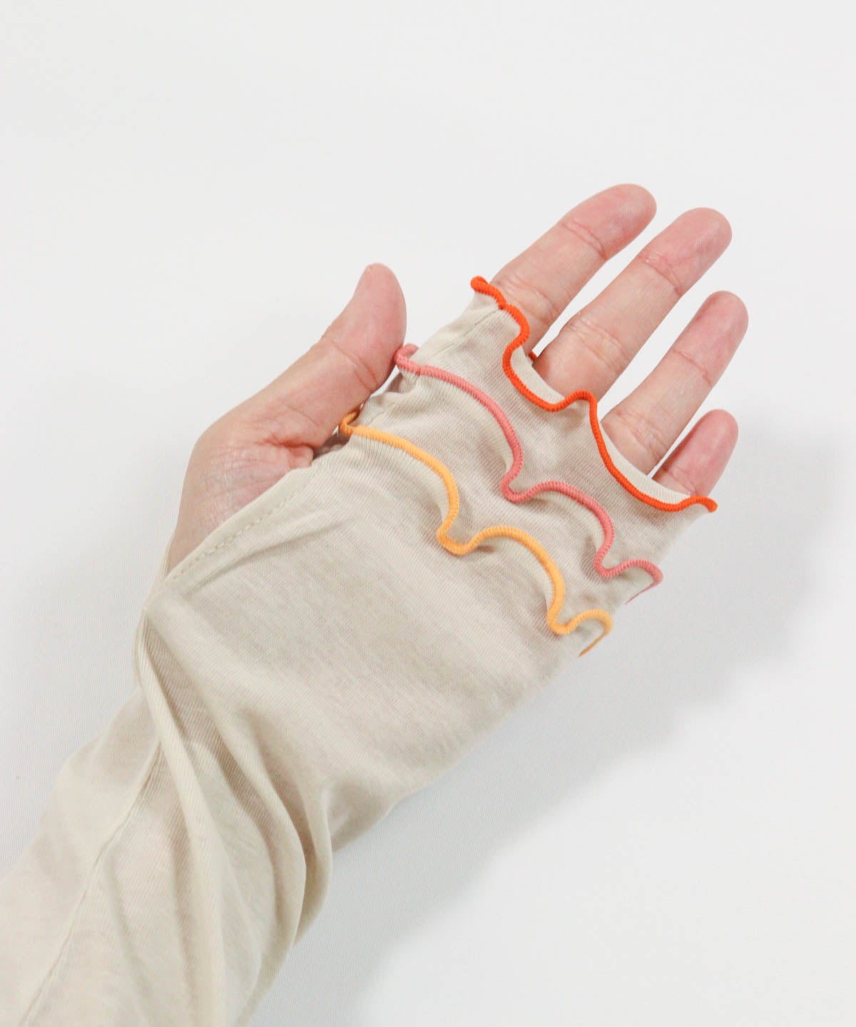 着用イメージ手のひら側(ベージュ)