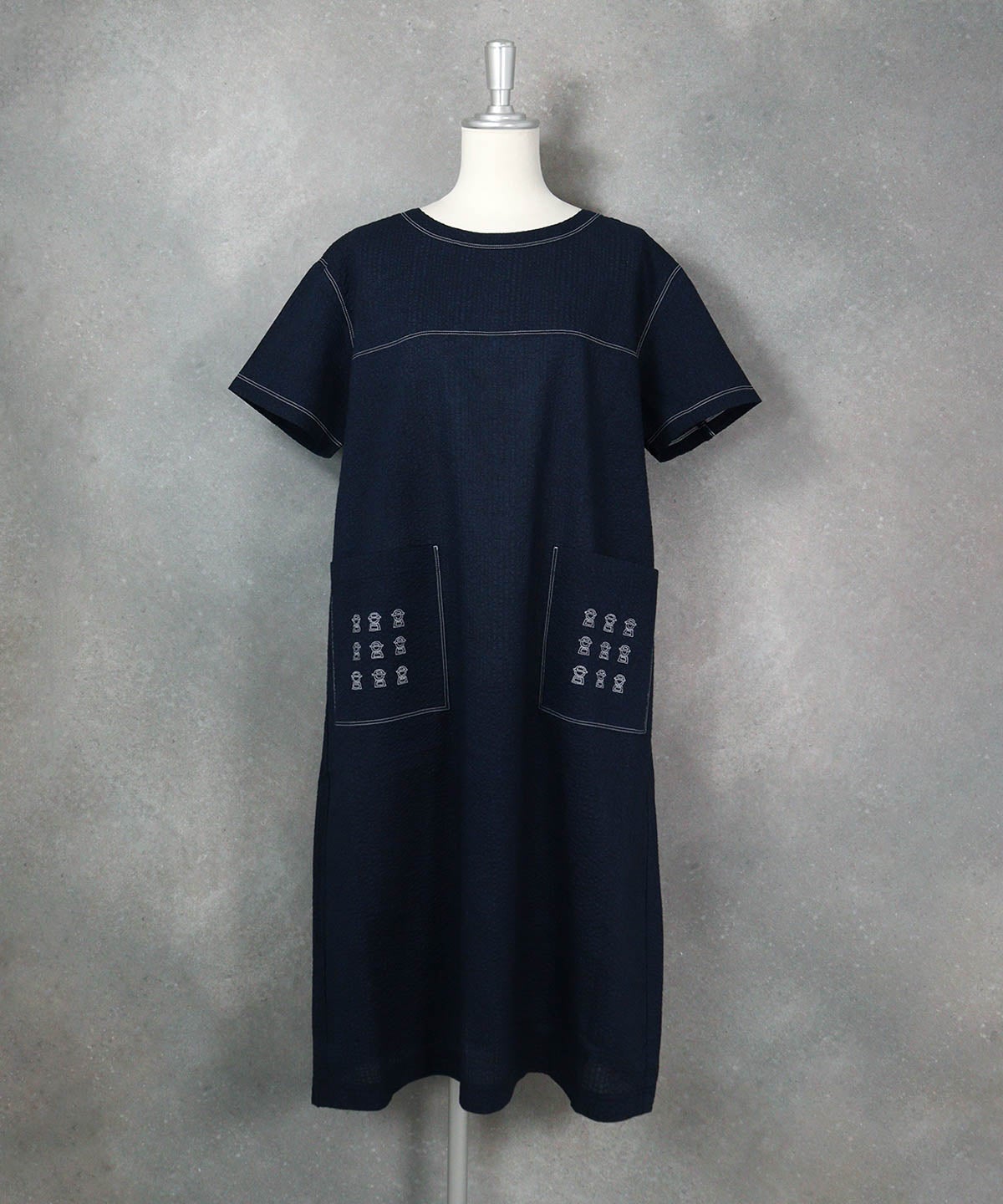 コットン100％刺繍ステッチワンピース（ネイビー）前