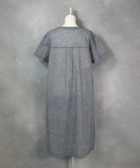 コットン100％刺繍ステッチワンピース（グレイッシュブルー）後ろ