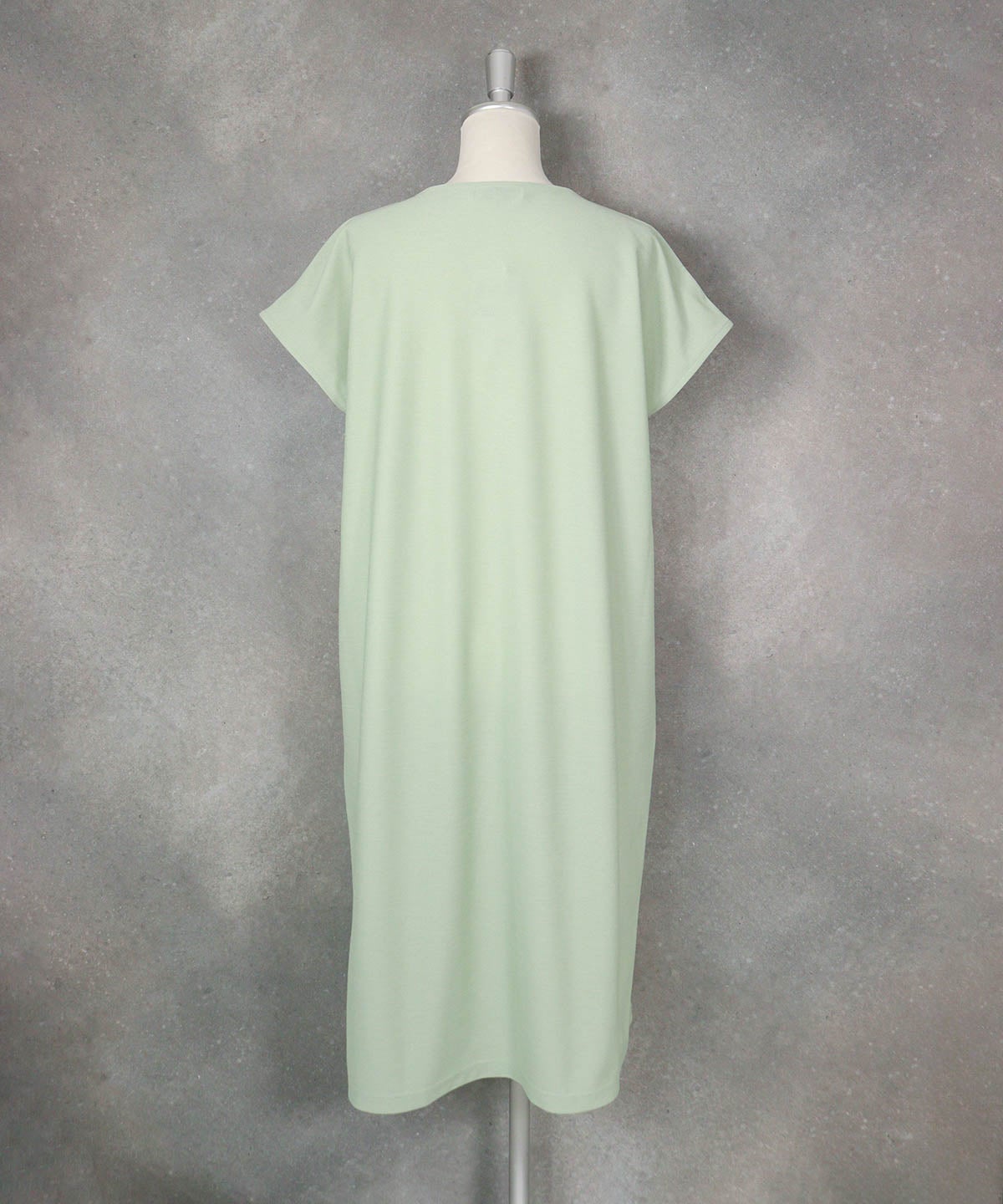 ツイルジャージー刺繍ワンピース(ライトグリーン)後ろ