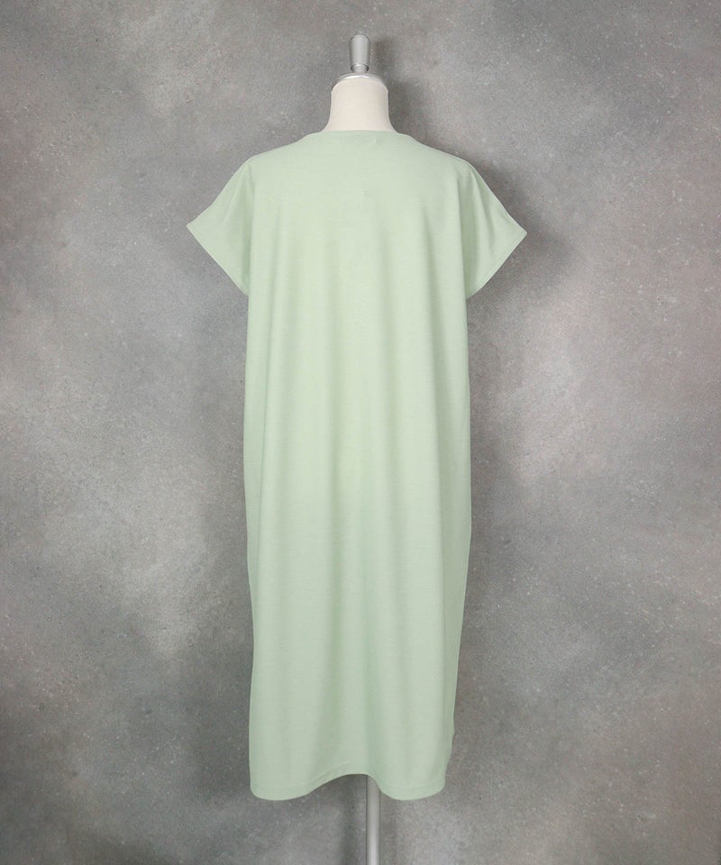ツイルジャージー刺繍ワンピース(ライトグリーン)後ろ