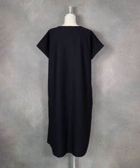 ツイルジャージー刺繍ワンピース(ネイビー)後ろ