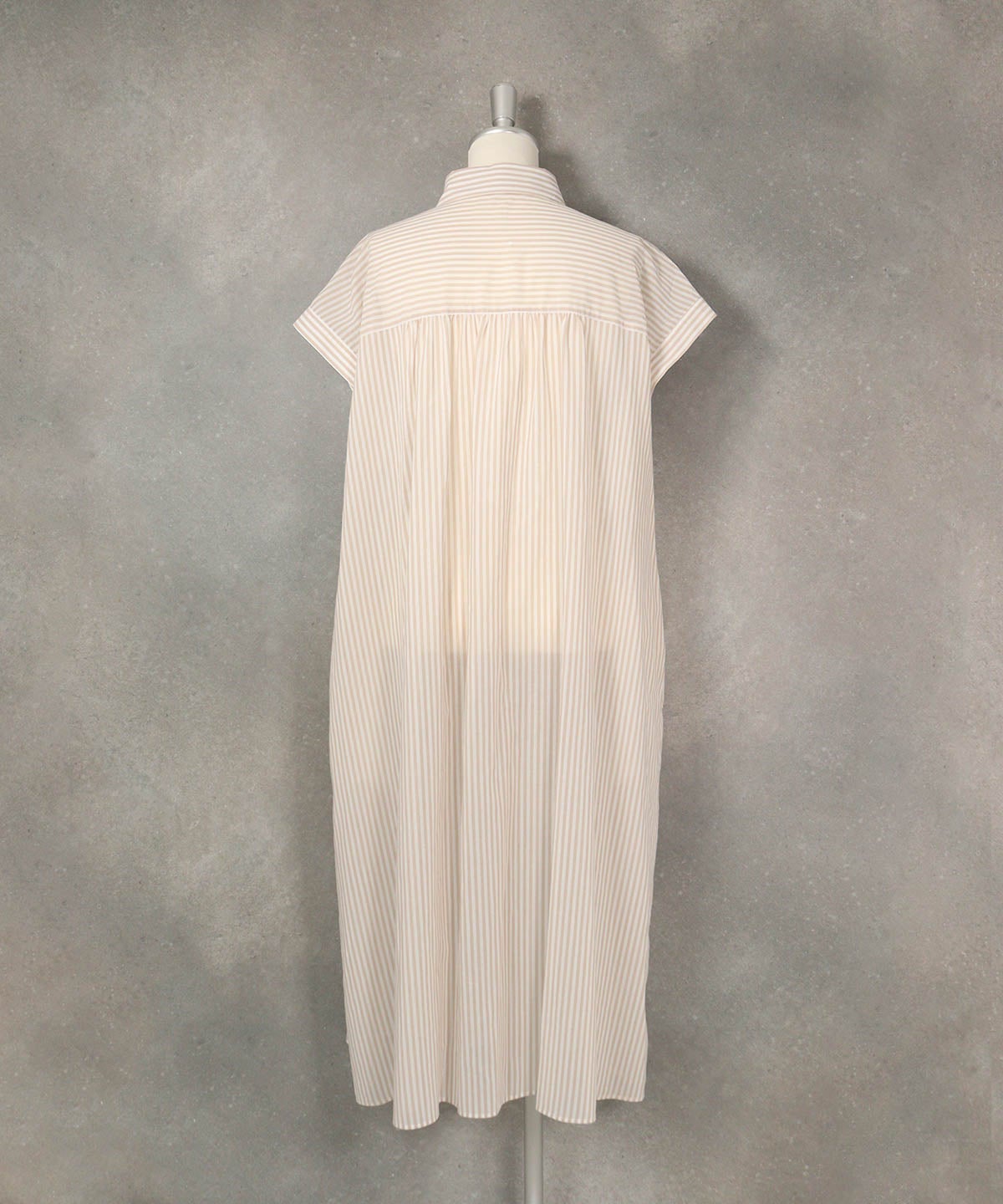 コットン100％ストライプシャツワンピース(ベージュ)後ろ