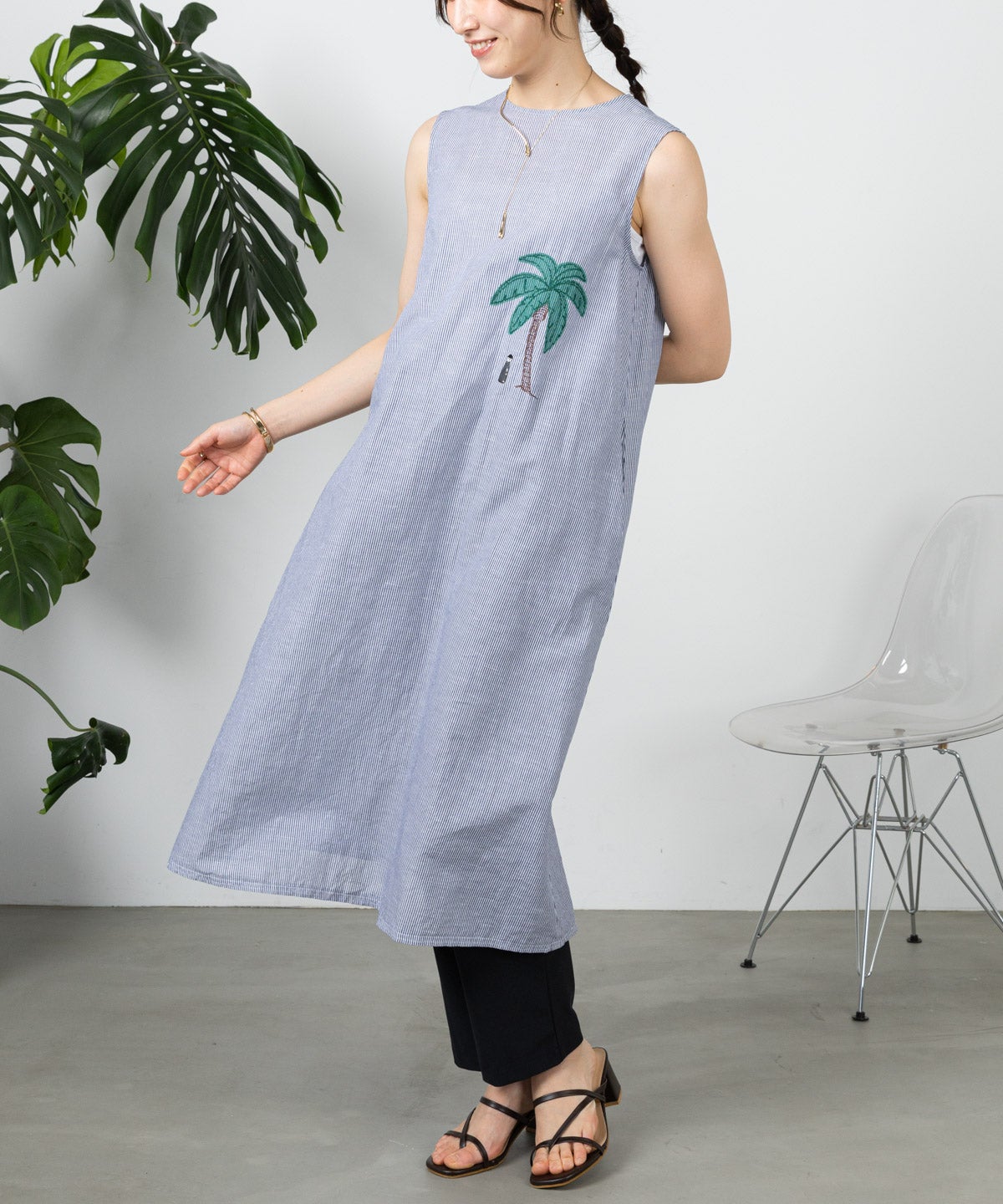 モデル着用画像（ネイビー）