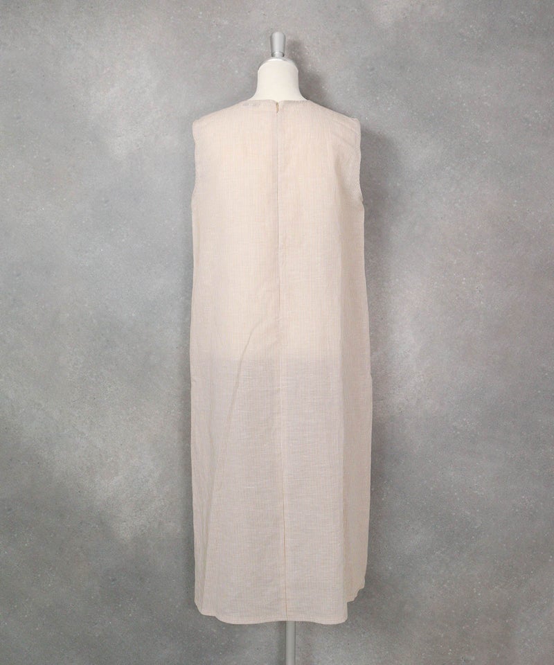 綿麻ストライプノースリワンピース（キャメル）後ろ