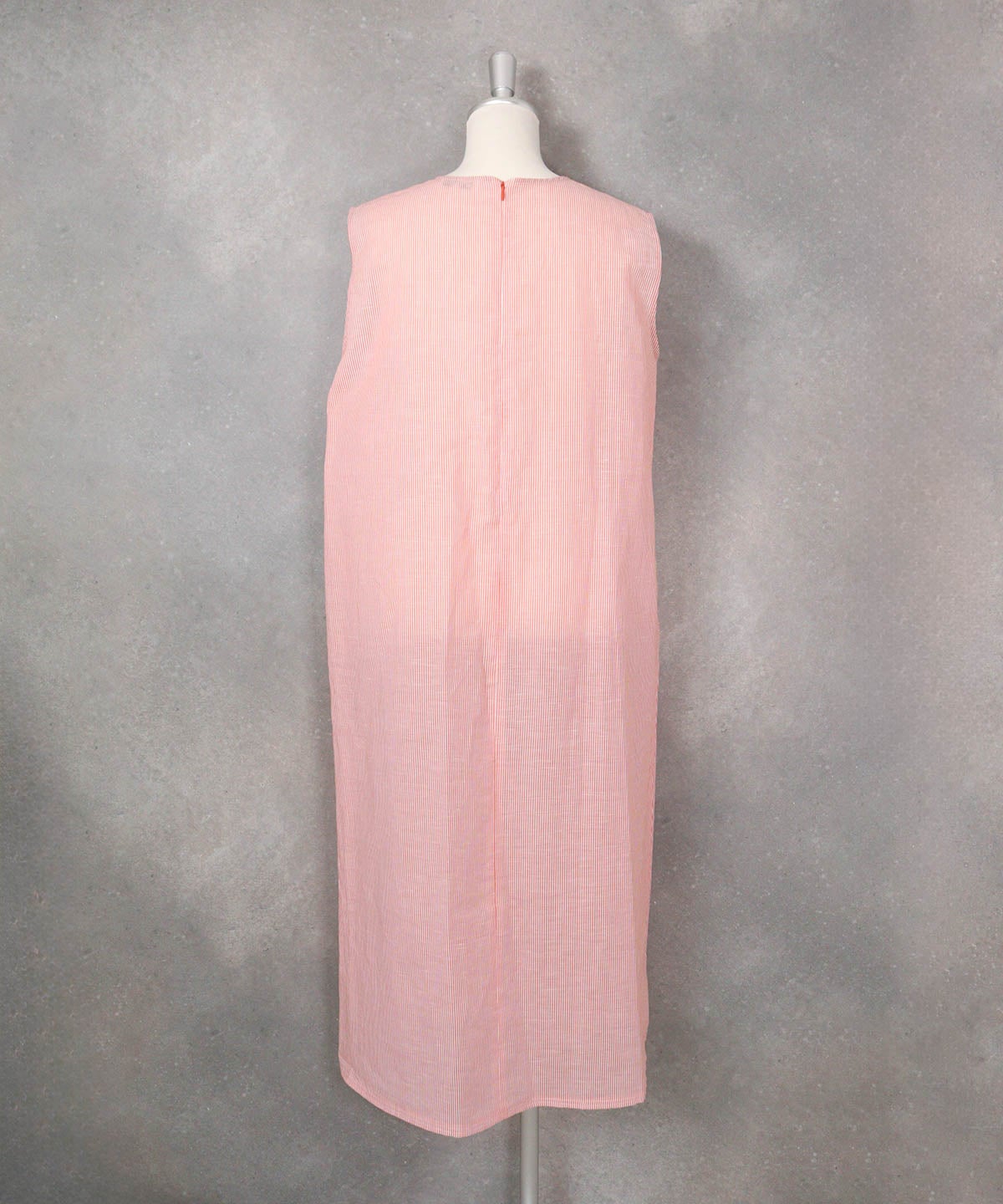 綿麻ストライプノースリワンピース（オレンジ）後ろ