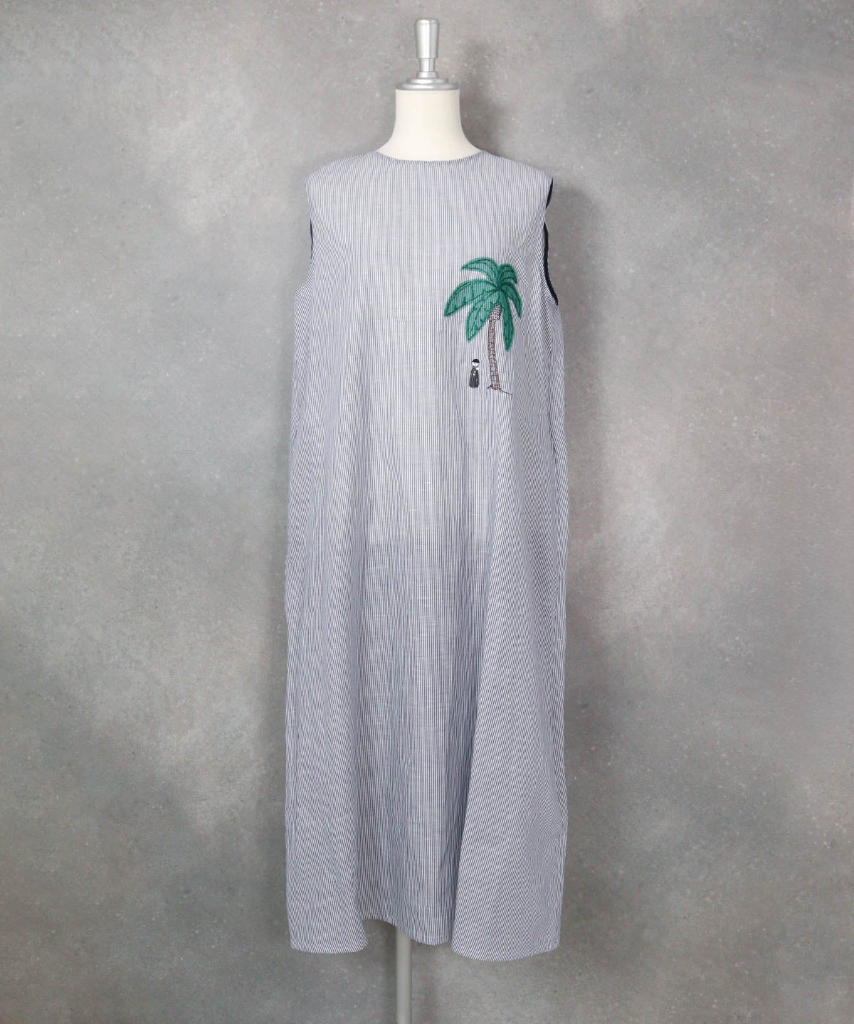 綿麻ストライプノースリワンピース（ネイビー）前