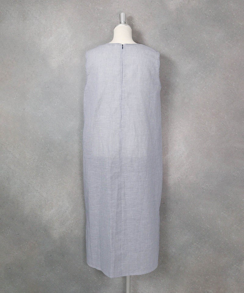 綿麻ストライプノースリワンピース（ネイビー）後ろ