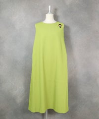 ブローチ付きUV速乾ノースリワンピース（ライトグリーン）前