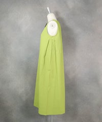 ブローチ付きUV速乾ノースリワンピース（ライトグリーン）横