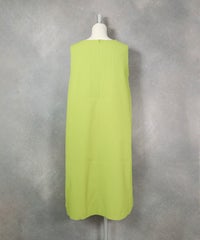 ブローチ付きUV速乾ノースリワンピース（ライトグリーン）後ろ