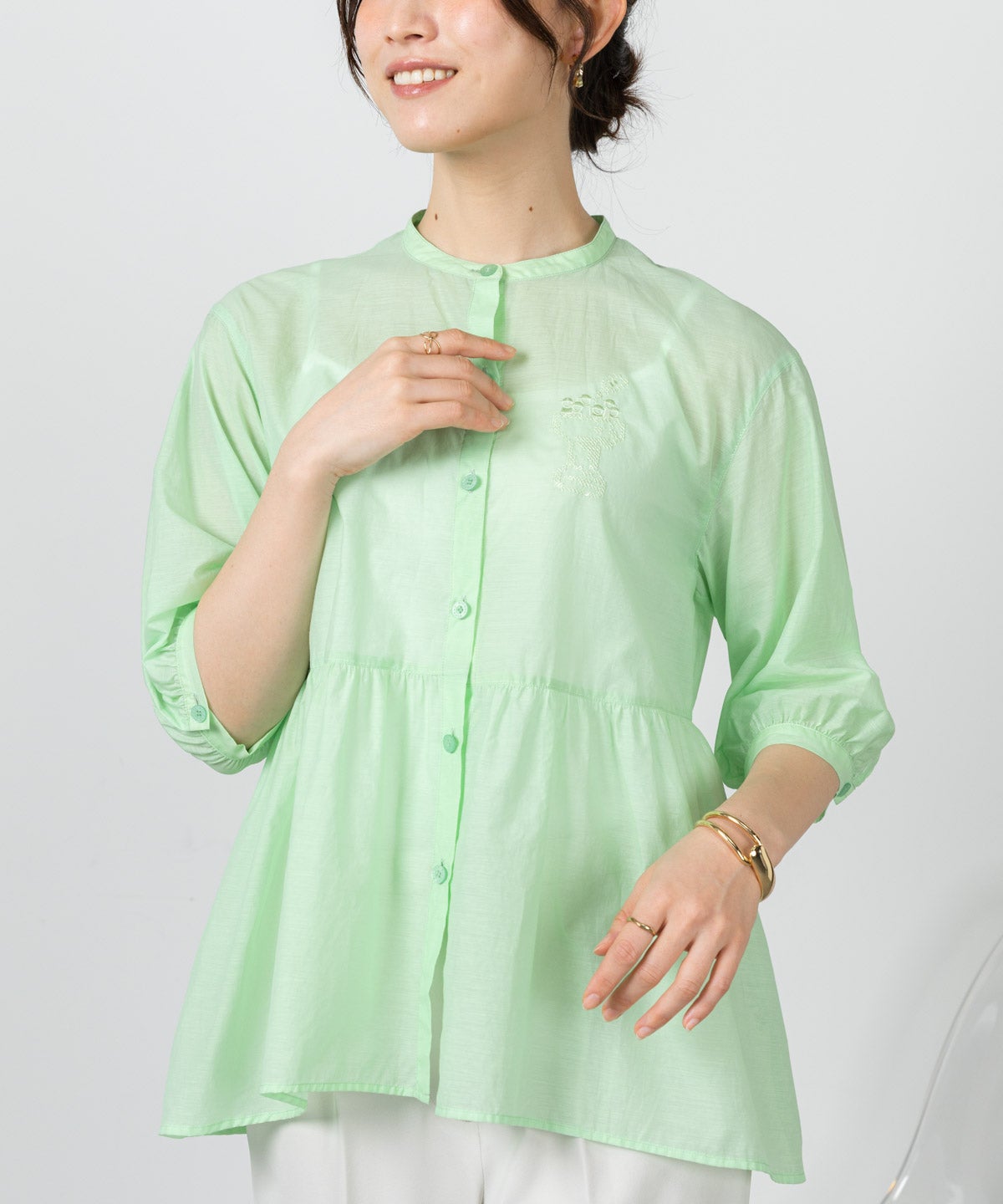 モデル着用画像（ライトグリーン）