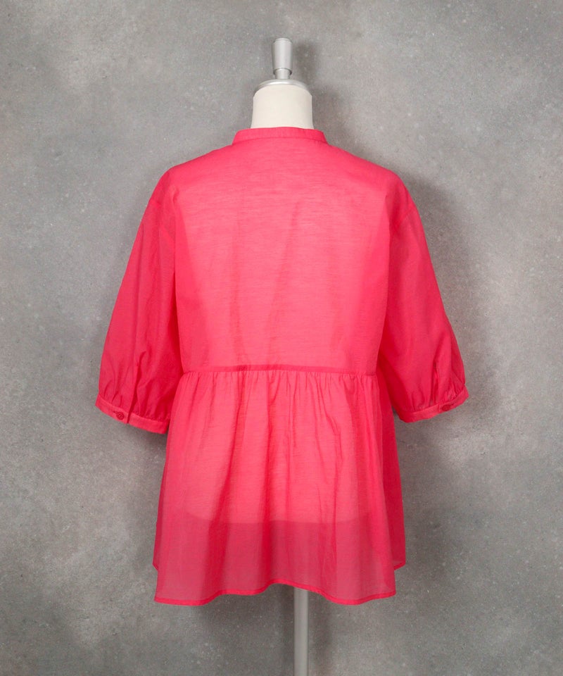 ギャザー切替6分袖ブラウス（ピンク）後ろ