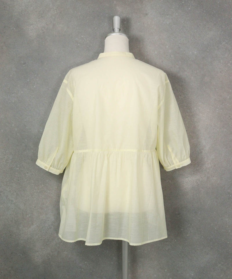 ギャザー切替6分袖ブラウス（ホワイト）後ろ