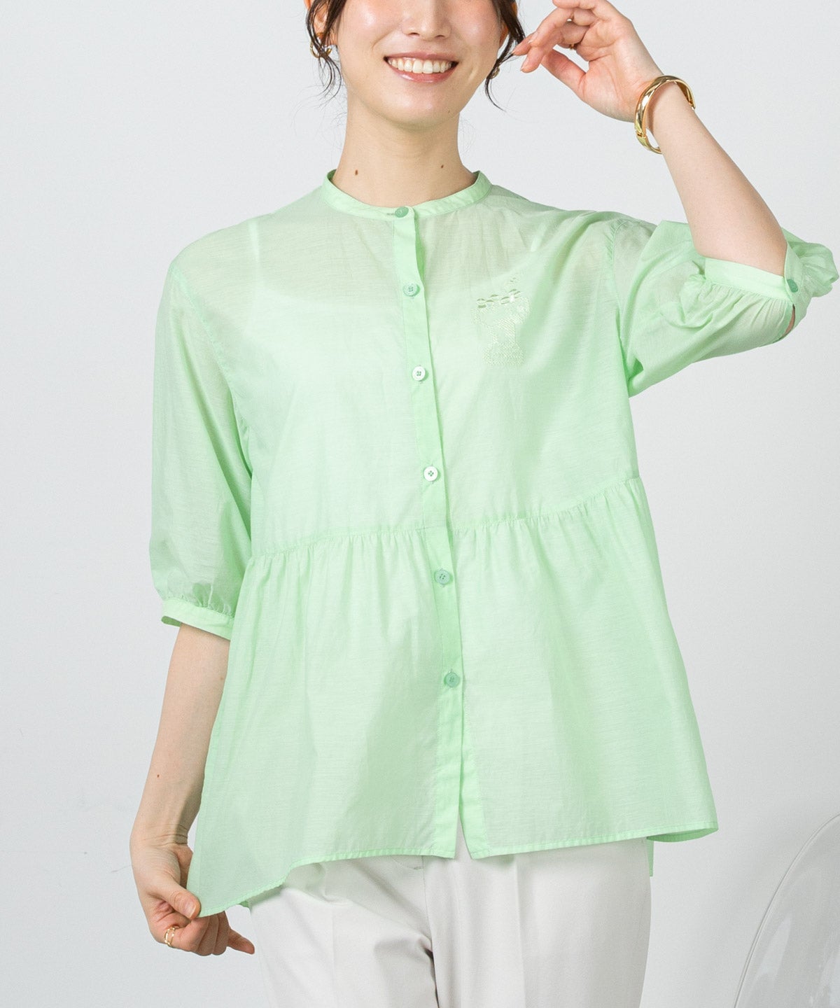 モデル着用画像（ライトグリーン）