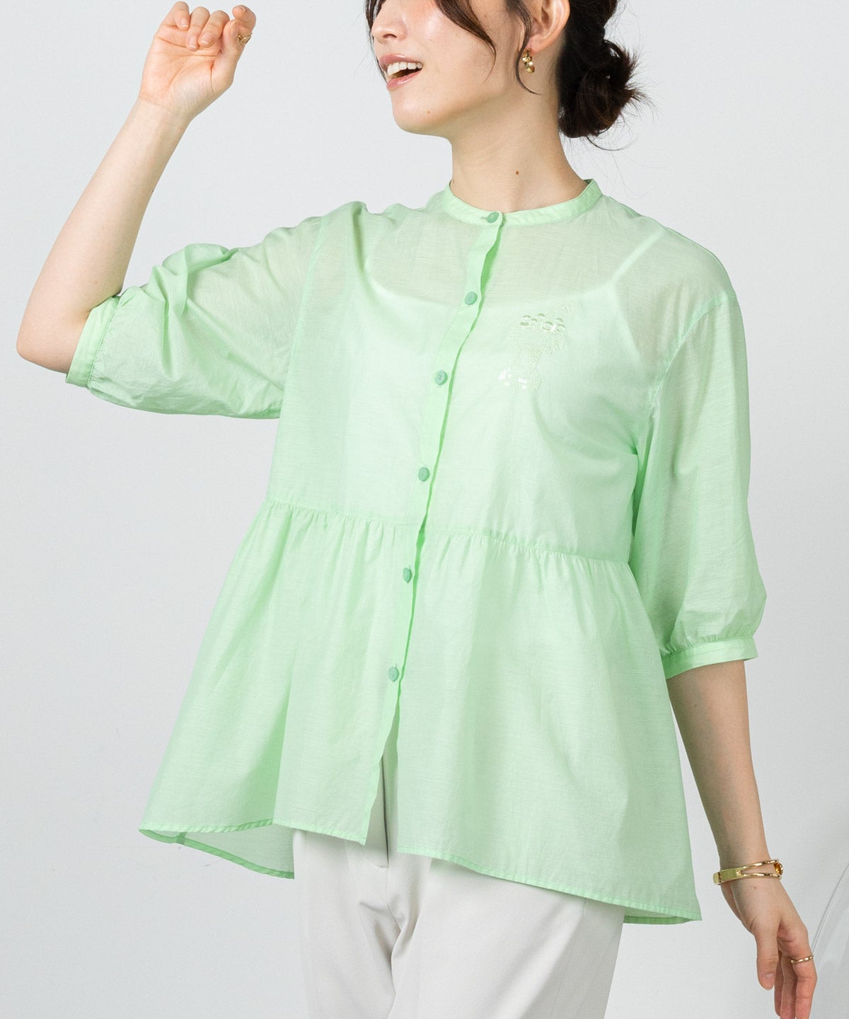 モデル着用画像（ライトグリーン）