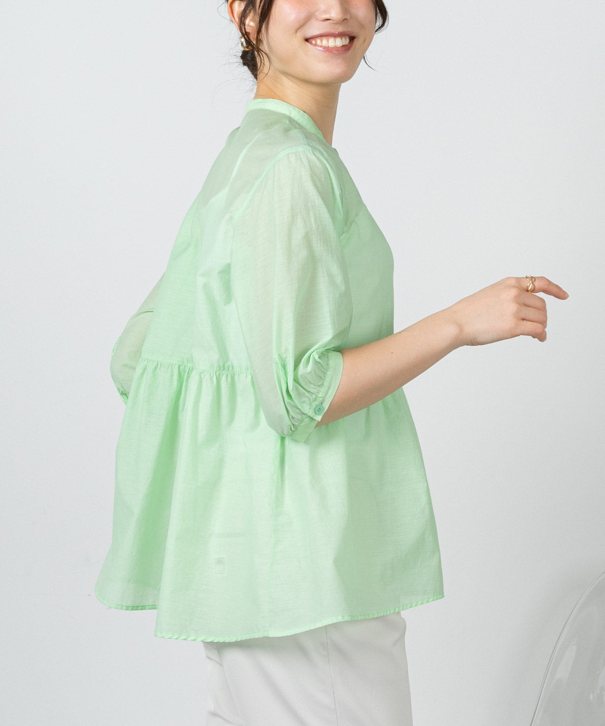 モデル着用画像（ライトグリーン）