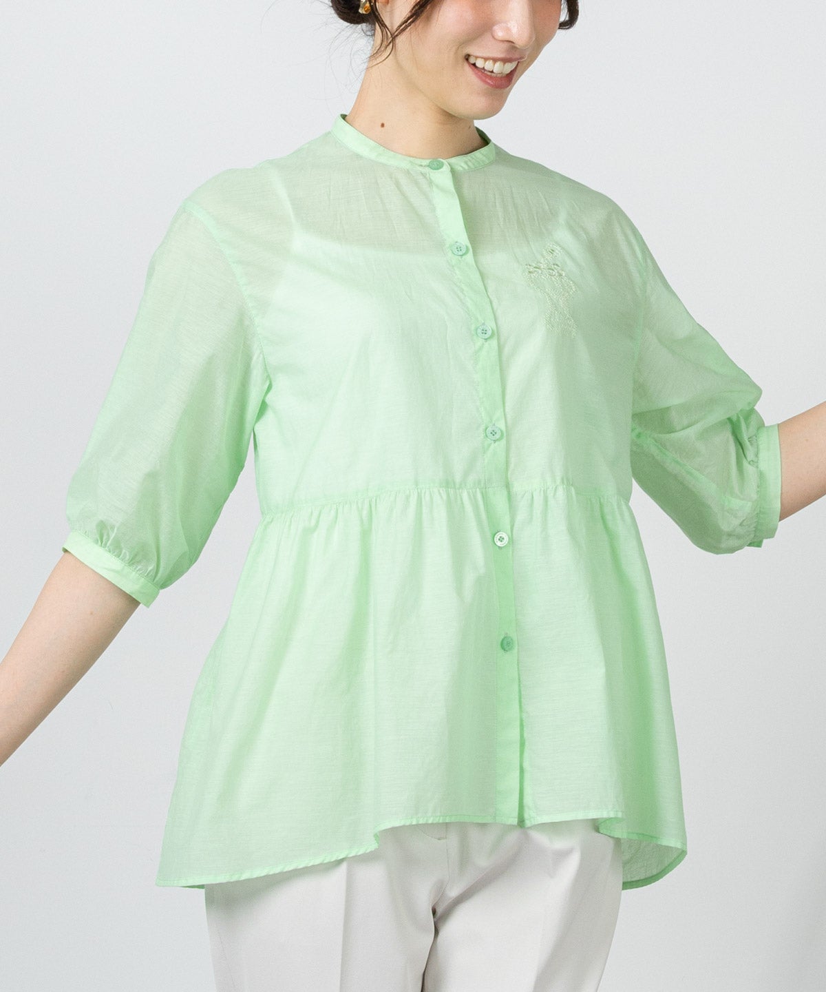 モデル着用画像（ライトグリーン）