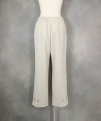 裾カットワークUV冷感パンツ(ベージュ)後ろ