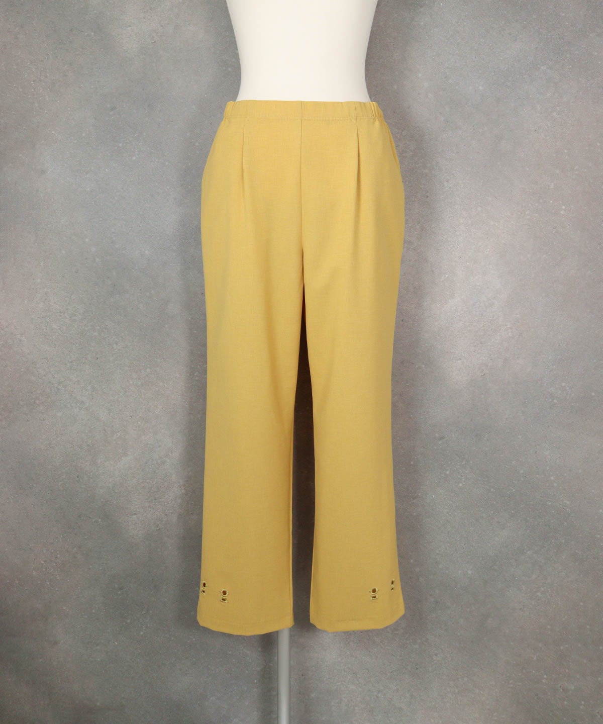 裾カットワークUV冷感パンツ(イエロー)前