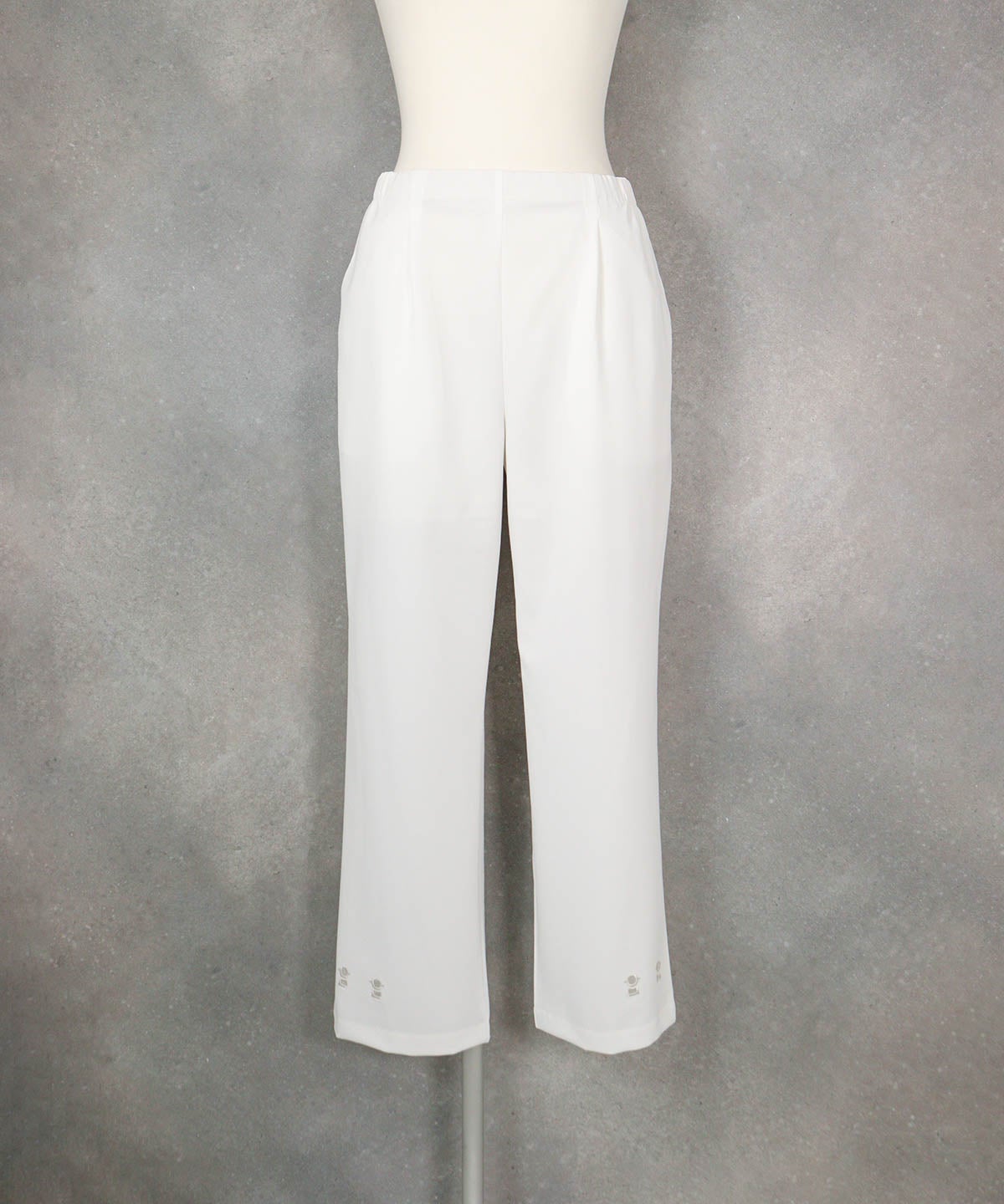 裾カットワークUV冷感パンツ(ホワイト)前