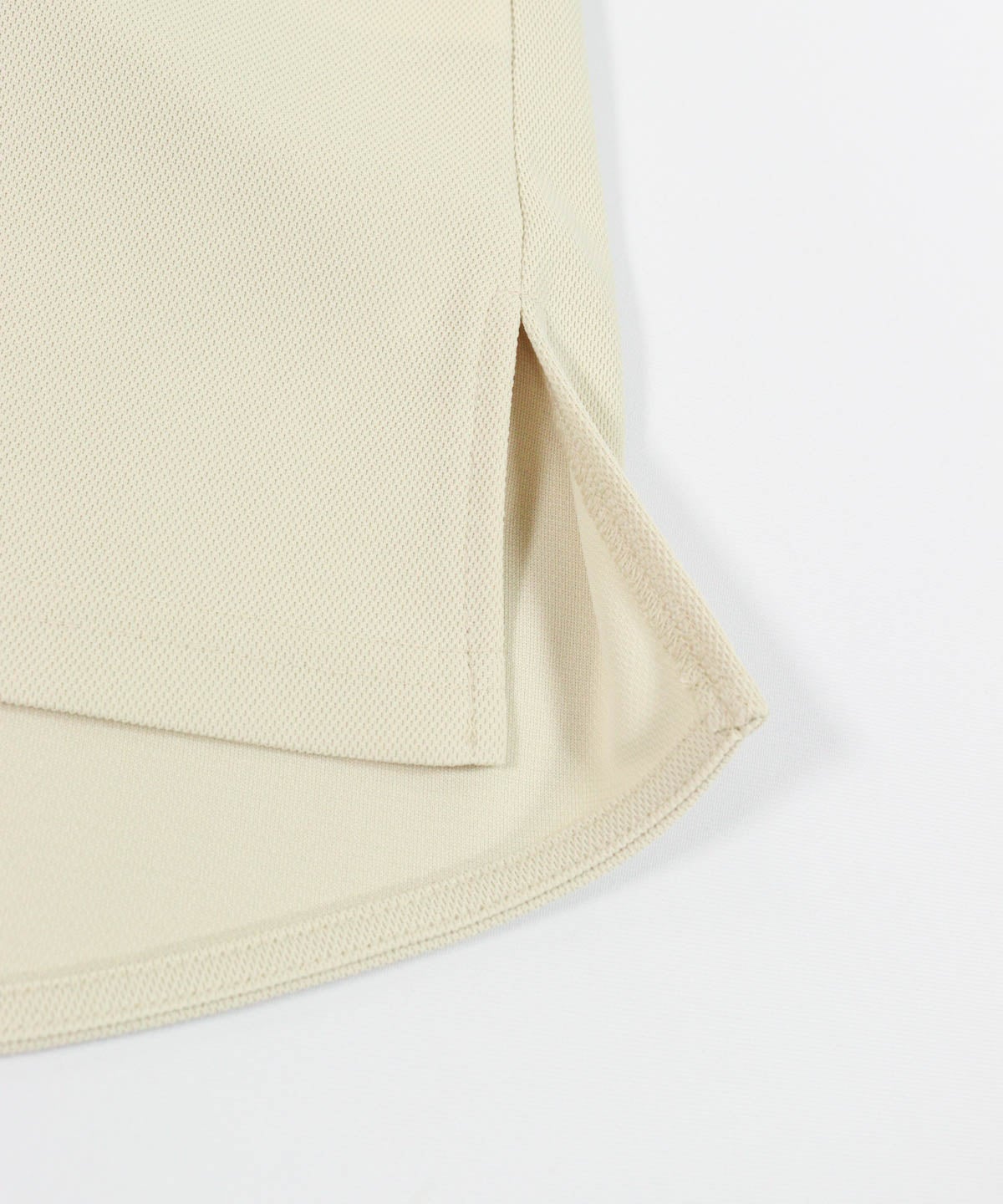 裾スリット部分(ベージュ)