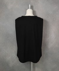 UV冷感タックノースリプルオーバー（ブラック×ホワイト）後ろ