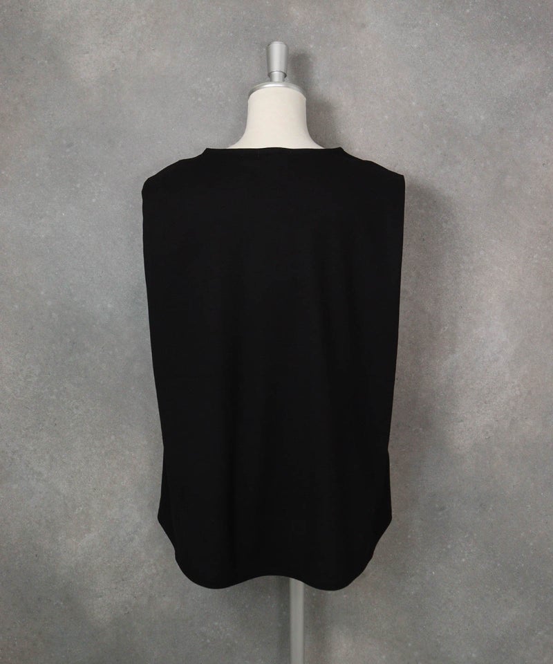 UV冷感タックノースリプルオーバー（ブラック×ホワイト）後ろ