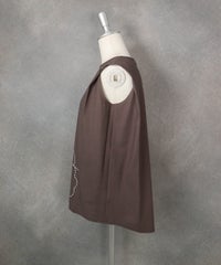 UV冷感タックノースリプルオーバー（ブラウン）横