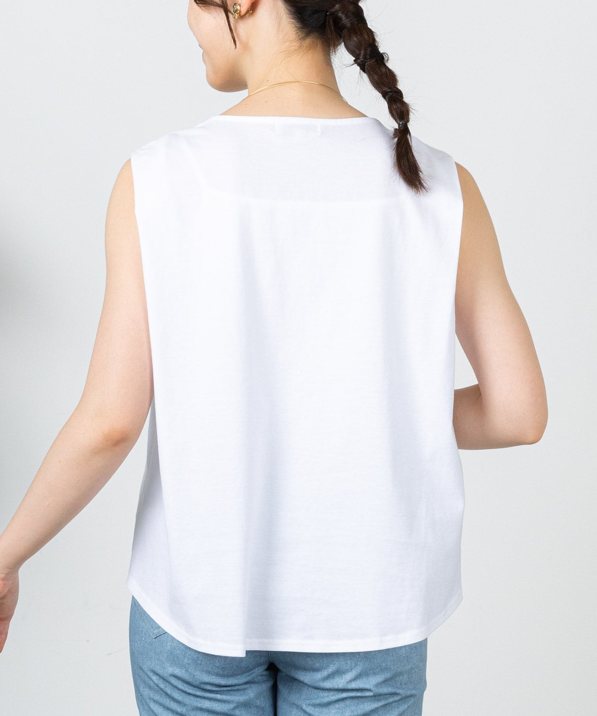 モデル着用画像（ホワイト）