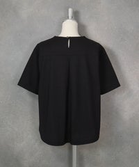 立体刺繍UV冷感プルオーバー（ブラック）後ろ