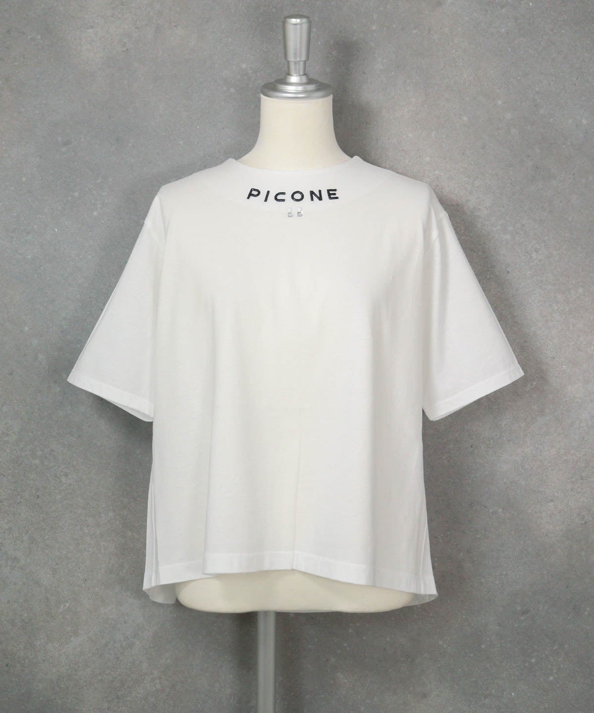 立体刺繍UV冷感プルオーバー（ホワイト）前