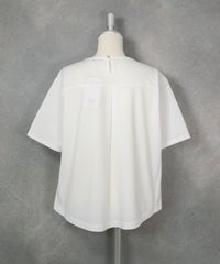 立体刺繍UV冷感プルオーバー（ホワイト）後ろ