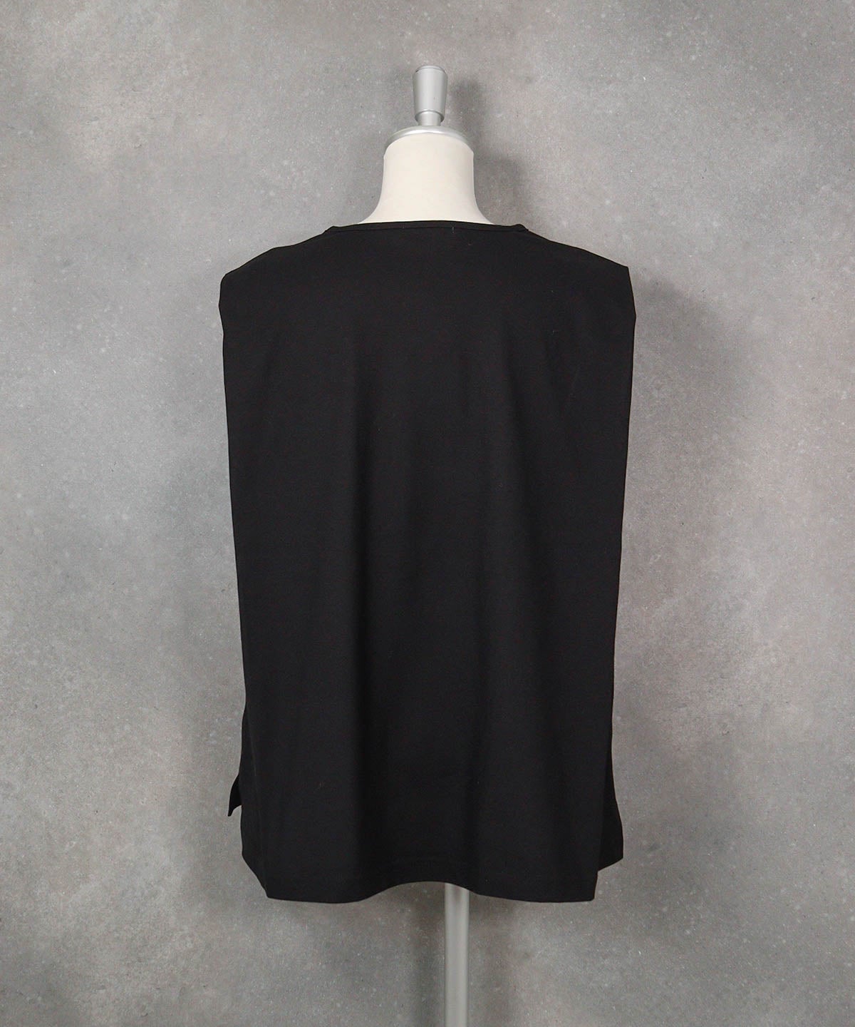 UV冷感ボックスノースリプルオーバー(ブラック)後ろ