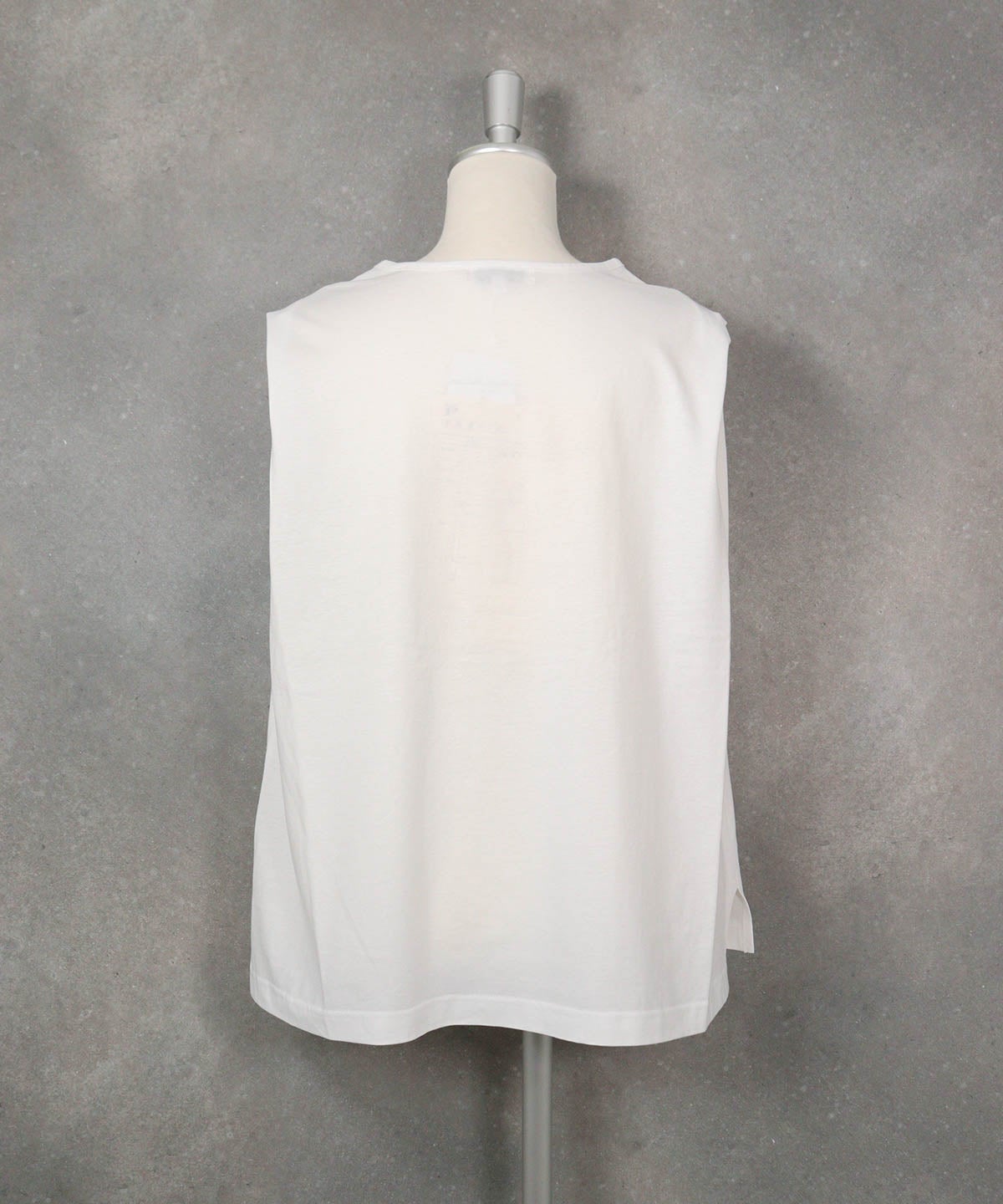 UV冷感ボックスノースリプルオーバー(ホワイト)後ろ