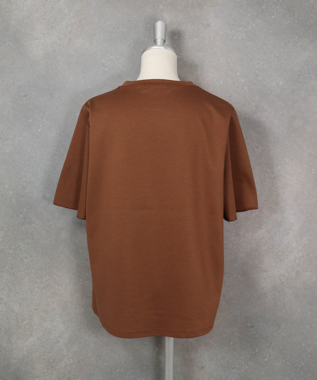 UV冷感プリントプルオーバー（ブラウン）後ろ