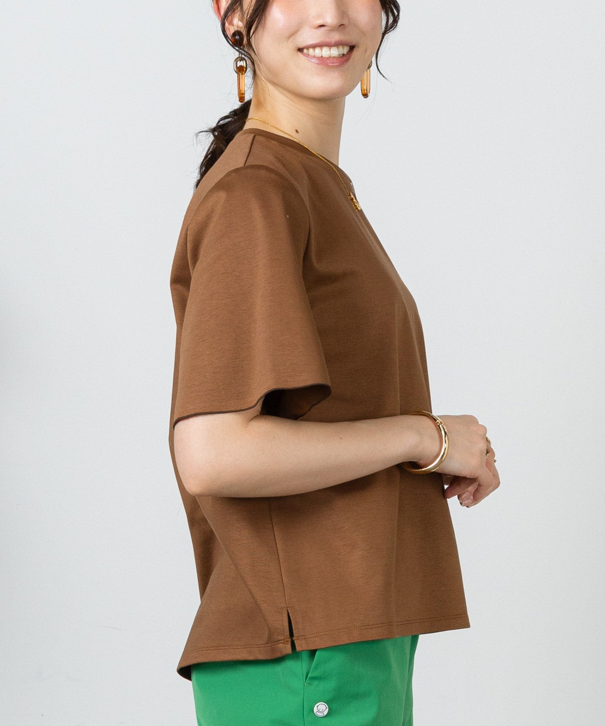 モデル着用画像（ブラウン）