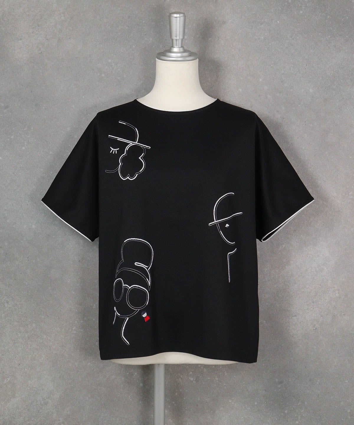 スパンコール刺繍UV冷感プルオーバー（ブラック）前