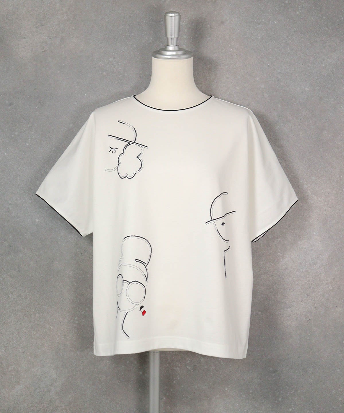 スパンコール刺繍UV冷感プルオーバー（ホワイト）前