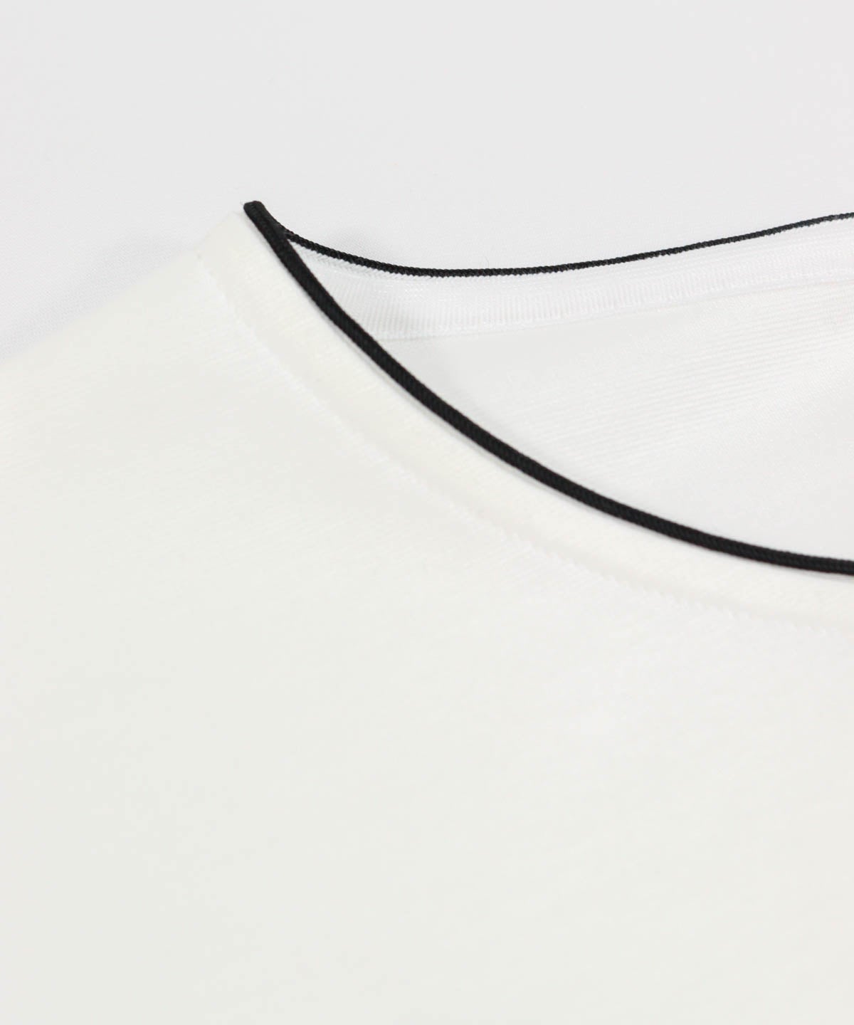 首元（ホワイト）